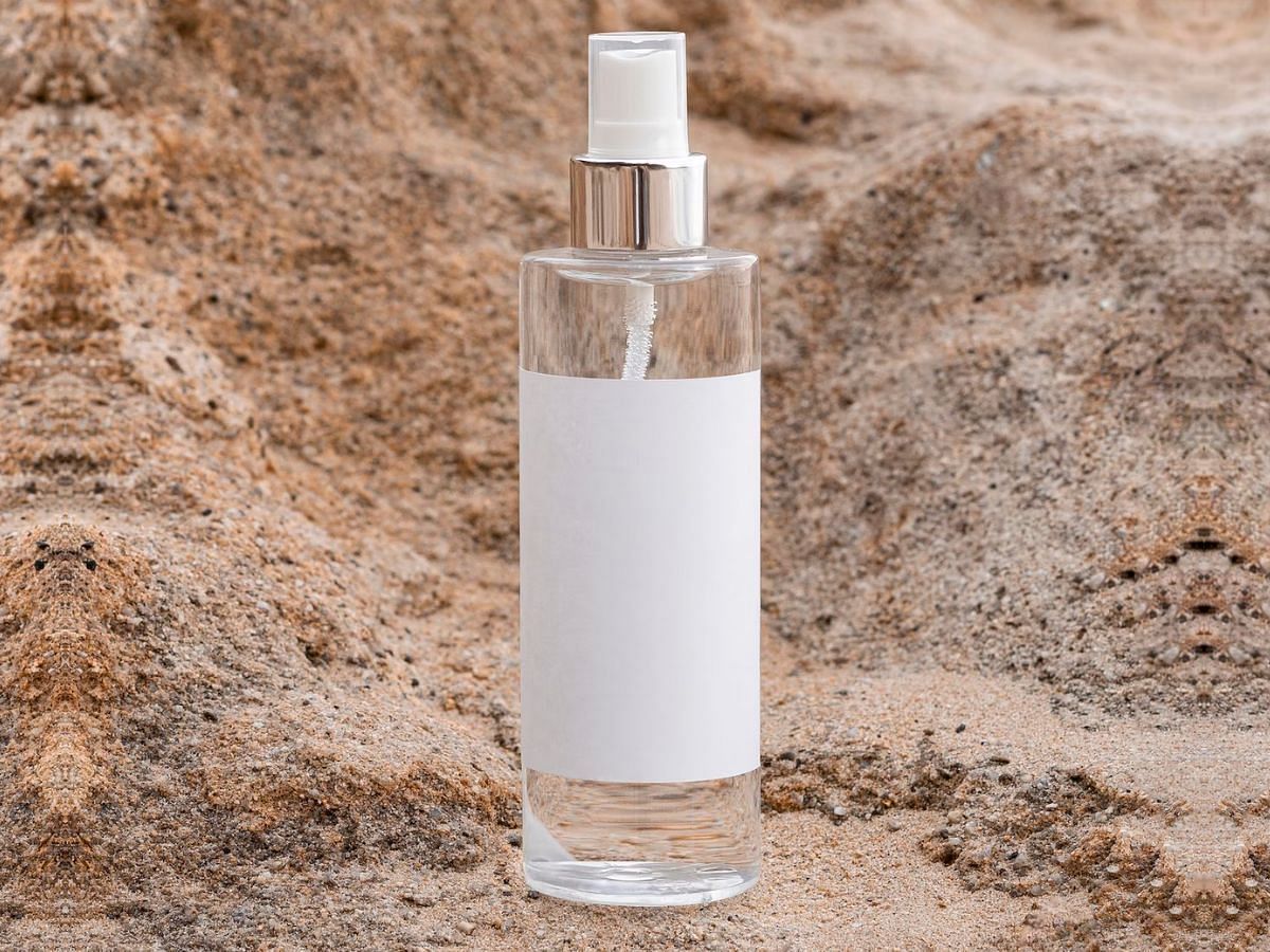 Use body sprays effectively (image via Freepik)